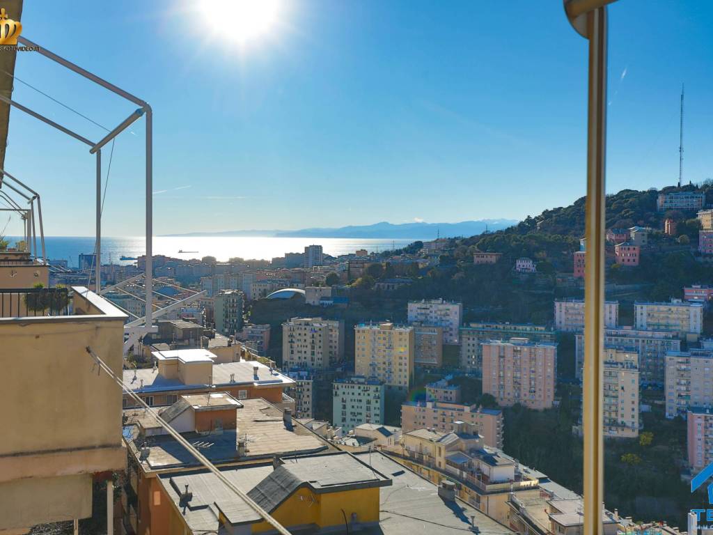 appartamento in vendita a Genova in zona Oregina