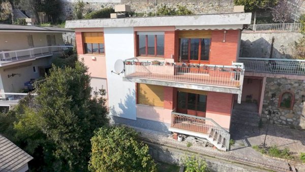 casa indipendente in vendita a Genova in zona Castelletto