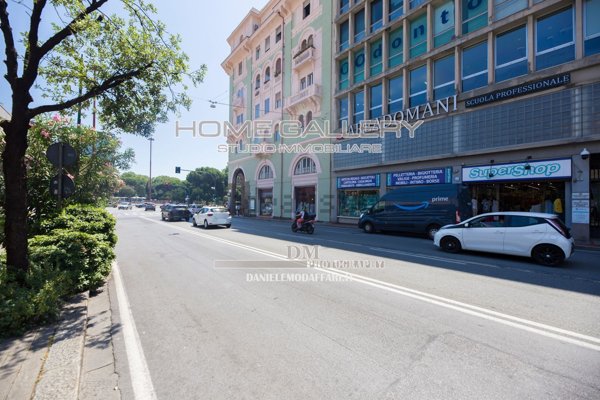 ufficio in vendita a Genova in zona Foce