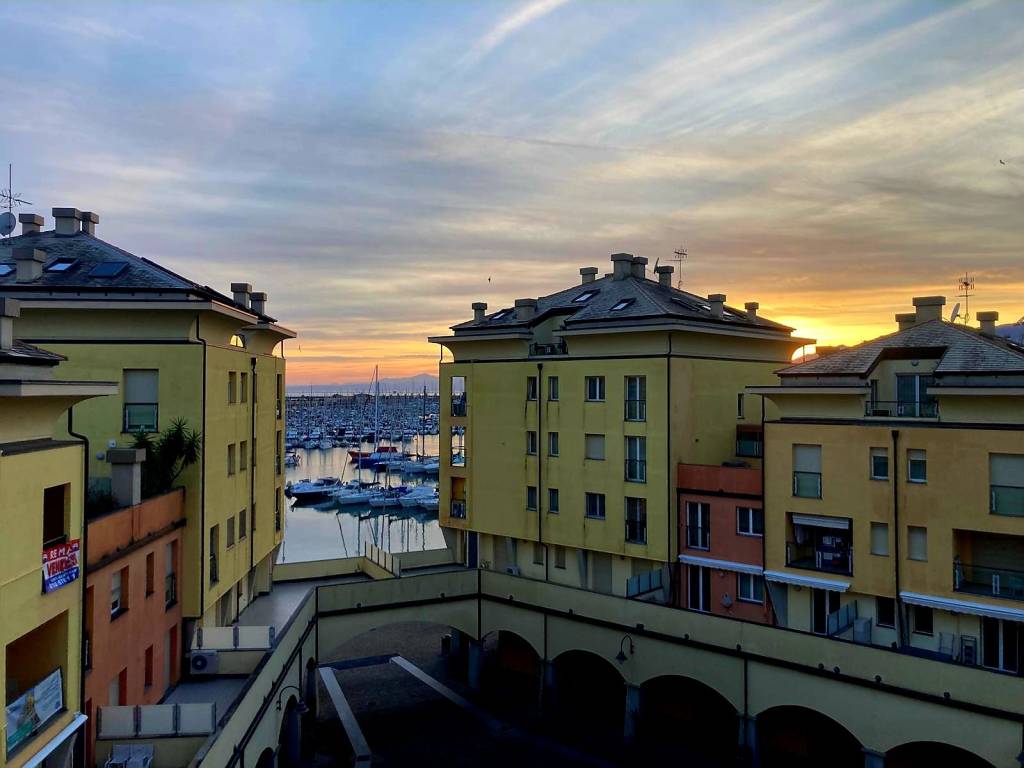 appartamento in vendita a Genova in zona Sestri Ponente