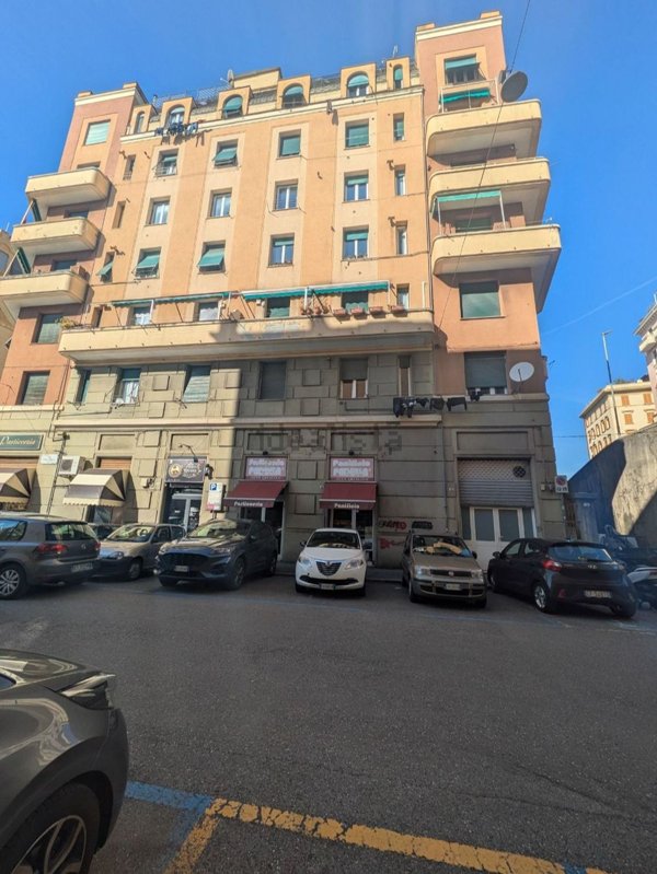 locale commerciale in vendita a Genova in zona San Fruttuoso