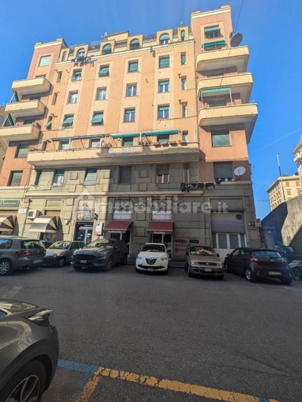 locale commerciale in vendita a Genova in zona San Fruttuoso