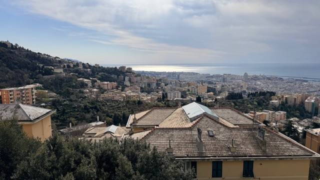 appartamento in vendita a Genova in zona Lagaccio / Granarolo