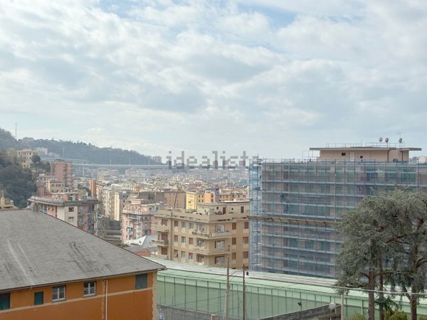 appartamento in vendita a Genova in zona Rivarolo