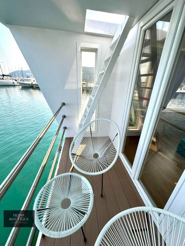 appartamento in vendita a Genova in zona Sottoripa / Maddalena / Molo