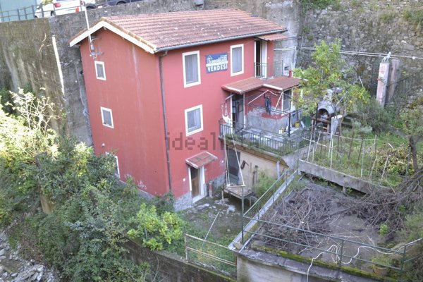 esavano in vendita a Genova in zona Quezzi