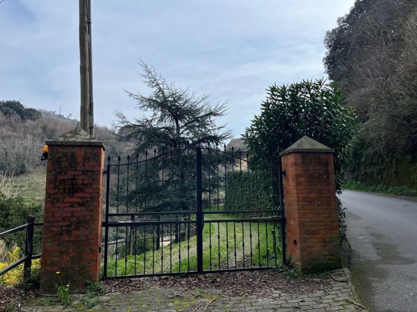 casa indipendente in vendita a Genova in zona Voltri