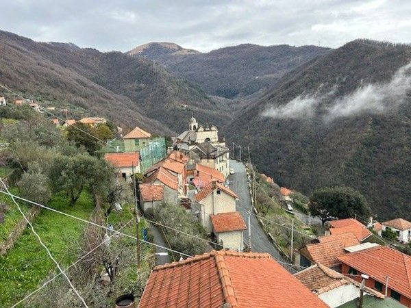 esavano in vendita a Genova in zona Struppa