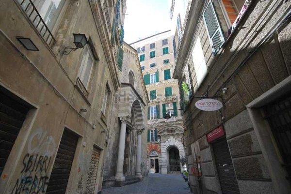 appartamento in vendita a Genova in zona Sottoripa / Maddalena / Molo