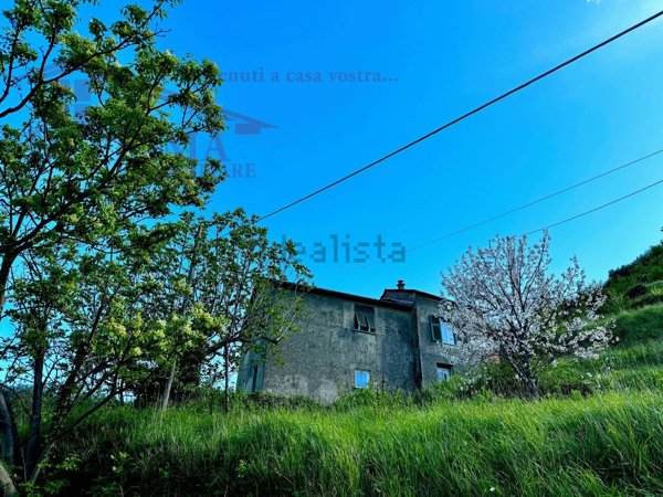 casa indipendente in vendita a Genova in zona Voltri