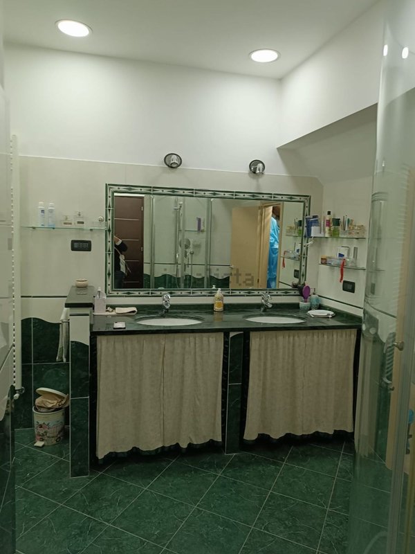 casa indipendente in vendita a Genova in zona Rivarolo