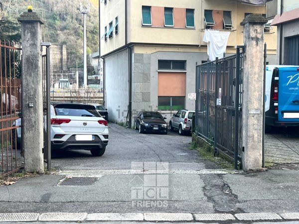 locale di sgombero in vendita a Genova in zona Molassana