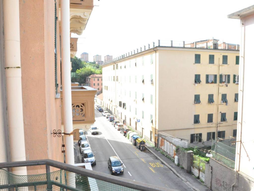 appartamento in vendita a Genova in zona Bolzaneto