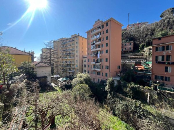 appartamento in vendita a Genova in zona Sestri Ponente