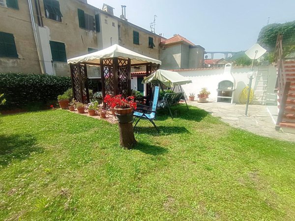 appartamento in vendita a Genova in zona Voltri