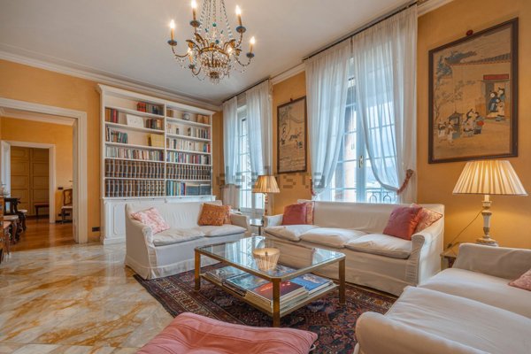 appartamento in vendita a Genova in zona Carignano