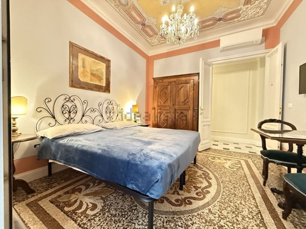 appartamento in vendita a Genova in zona Sottoripa / Maddalena / Molo