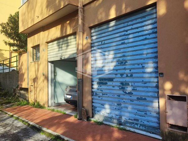 locale di sgombero in vendita a Genova in zona Lagaccio / Granarolo