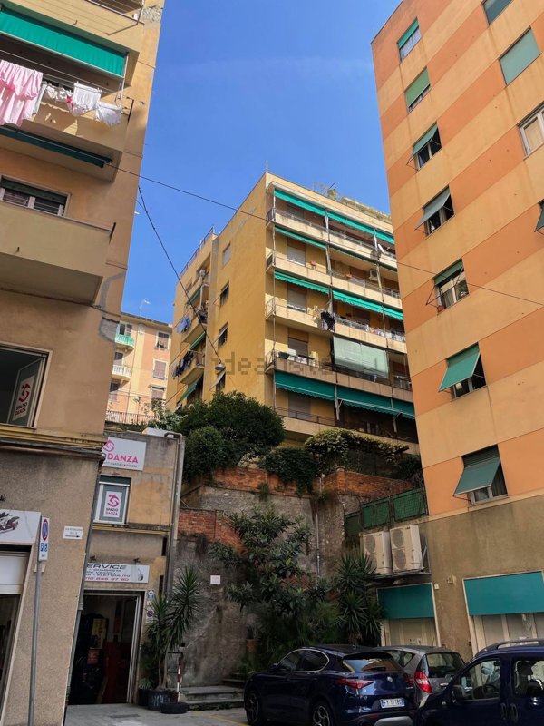 appartamento in vendita a Genova in zona Sampierdarena