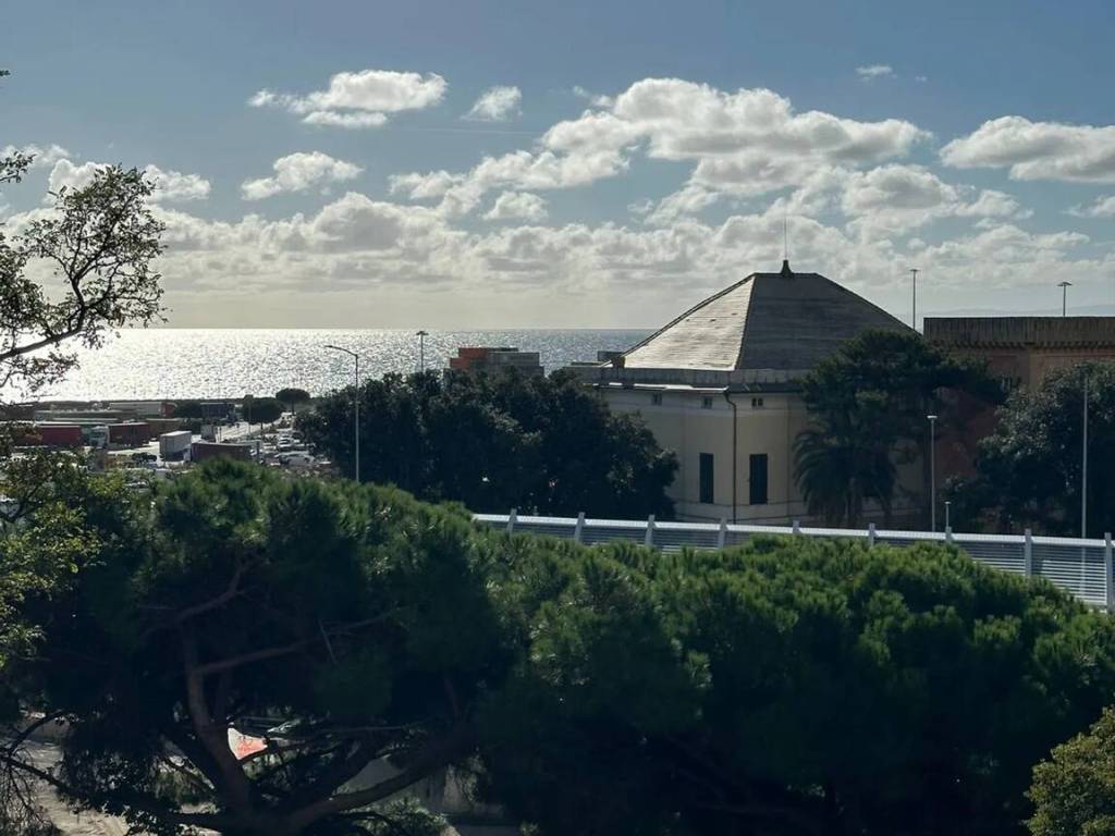 appartamento in vendita a Genova in zona Palmaro / Pra'
