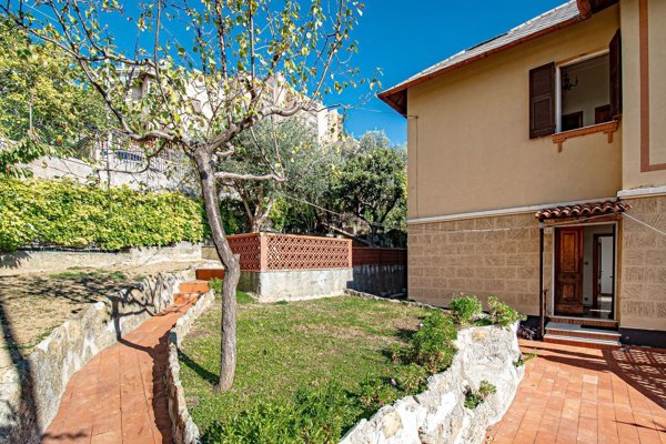 appartamento in vendita a Genova in zona Marassi