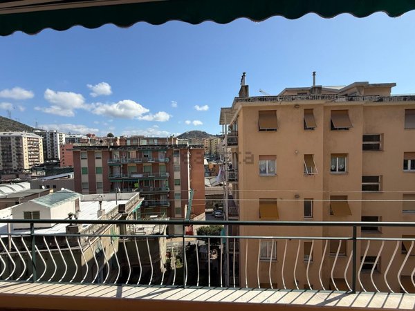 appartamento in vendita a Genova in zona Sestri Ponente