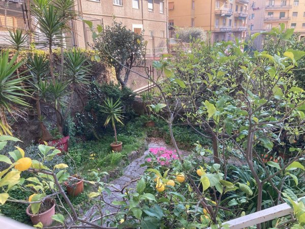 appartamento in vendita a Genova in zona Sestri Ponente