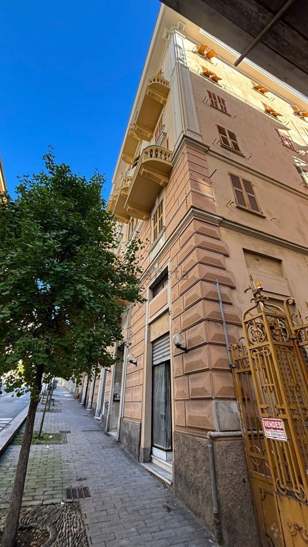 appartamento in vendita a Genova in zona Sestri Ponente
