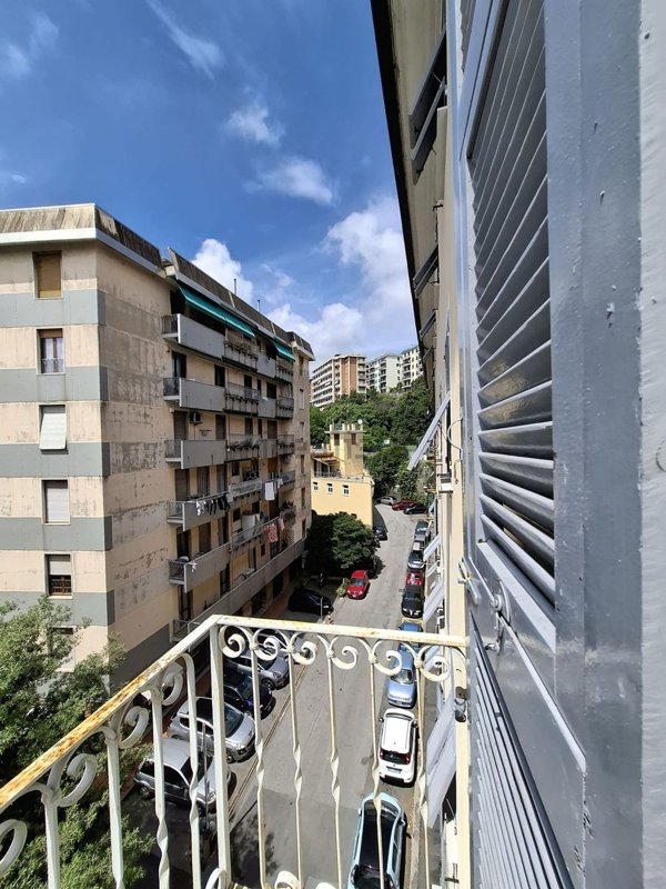 appartamento in vendita a Genova in zona Sestri Ponente