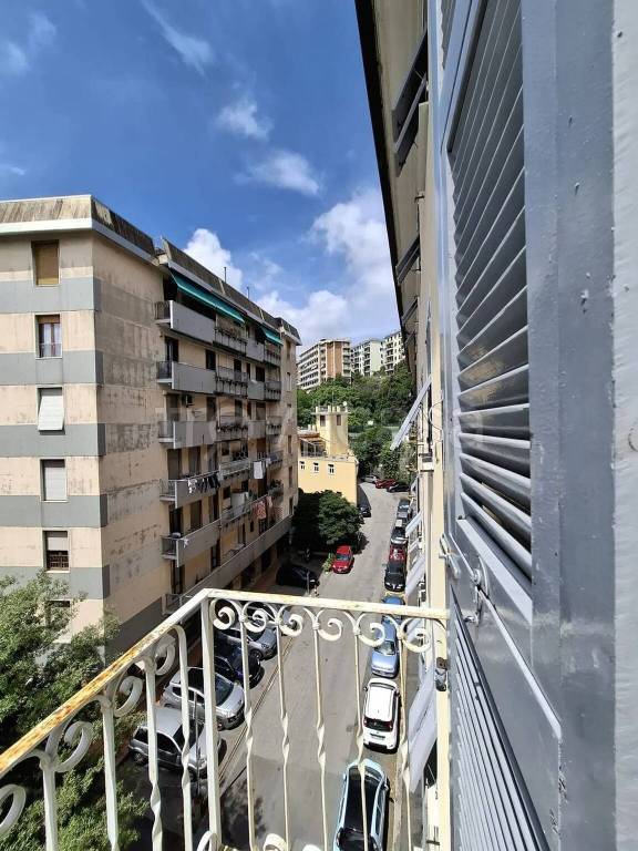 appartamento in vendita a Genova in zona Sestri Ponente