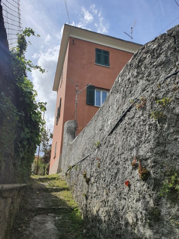 appartamento in vendita a Genova in zona Struppa