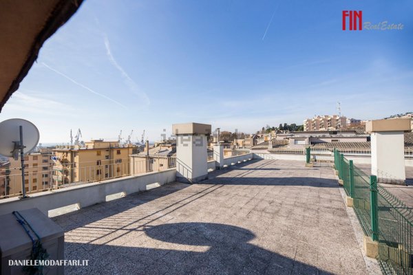 appartamento in vendita a Genova in zona Sestri Ponente