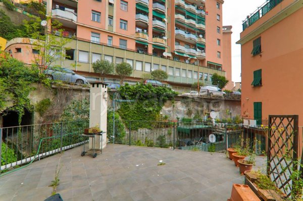 appartamento in vendita a Genova in zona Staglieno