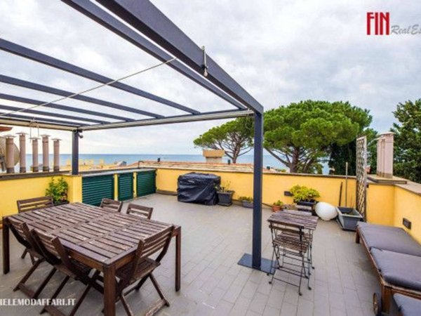 casa indipendente in vendita a Genova