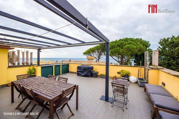 casa indipendente in vendita a Genova