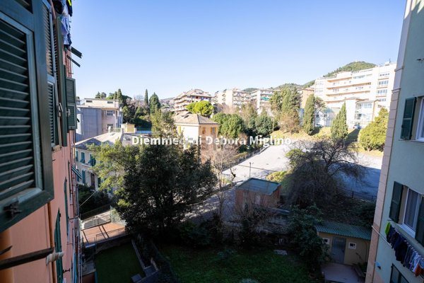 appartamento in vendita a Genova in zona Sestri Ponente