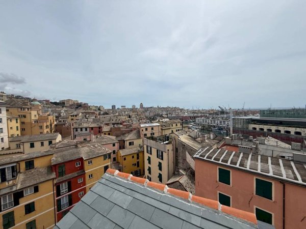 appartamento in vendita a Genova in zona Sottoripa / Maddalena / Molo
