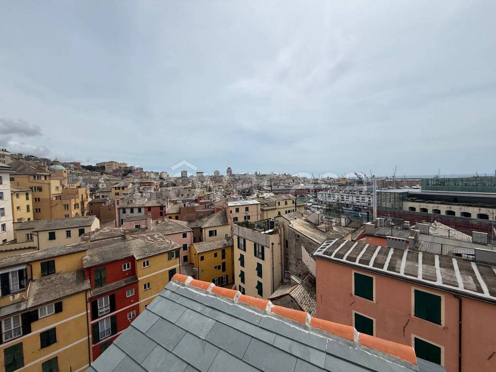 appartamento in vendita a Genova in zona Sottoripa / Maddalena / Molo