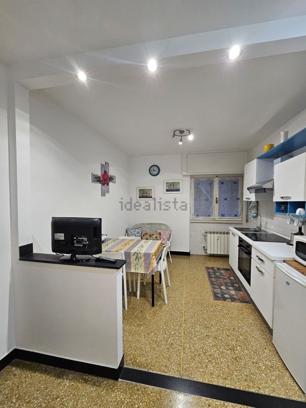 appartamento in vendita a Genova in zona Sottoripa / Maddalena / Molo