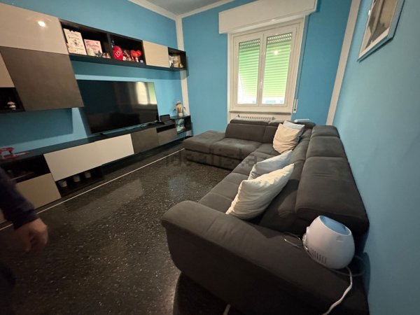 appartamento in vendita a Genova in zona Rivarolo