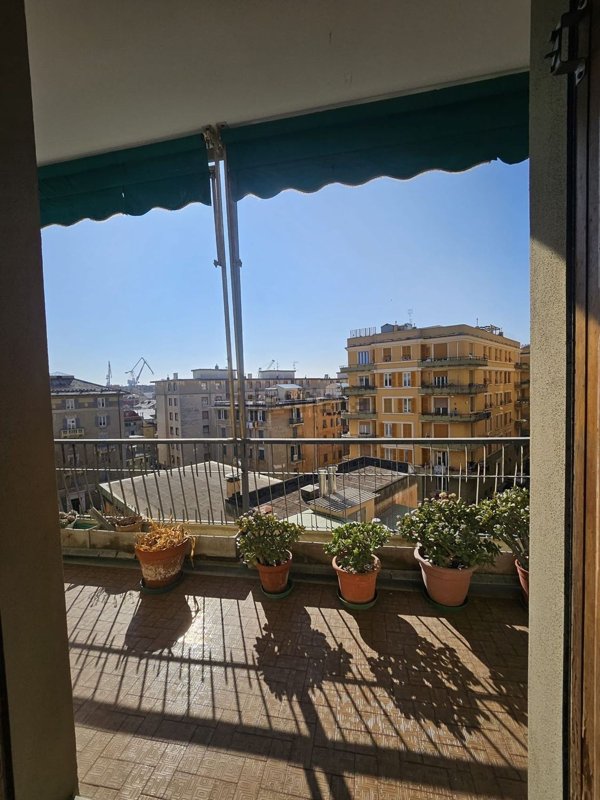 appartamento in vendita a Genova in zona Sestri Ponente