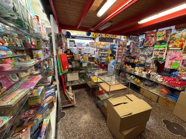 negozio in vendita a Genova in zona Lagaccio / Granarolo