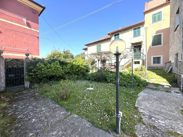 appartamento in vendita a Genova in zona Struppa