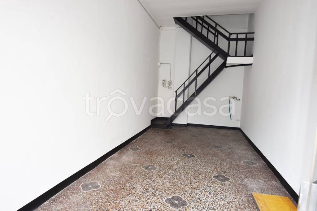 negozio in vendita a Genova in zona Marassi