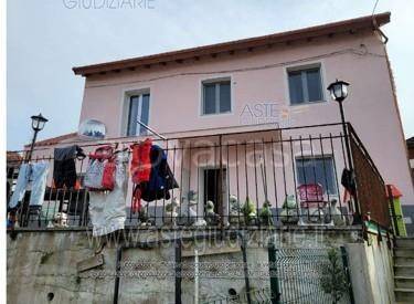 appartamento in vendita a Genova in zona Struppa