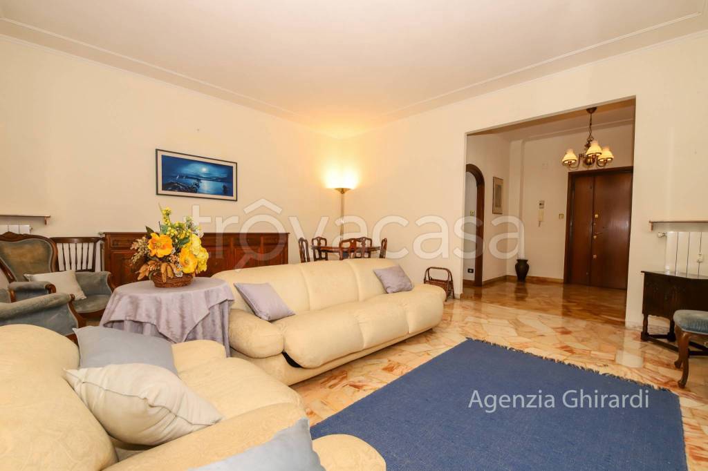 appartamento in vendita a Genova in zona Sestri Ponente