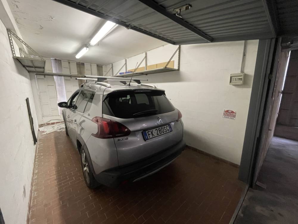 locale di sgombero in vendita a Genova in zona Marassi