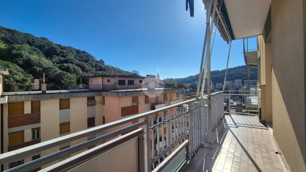appartamento in vendita a Genova in zona Staglieno