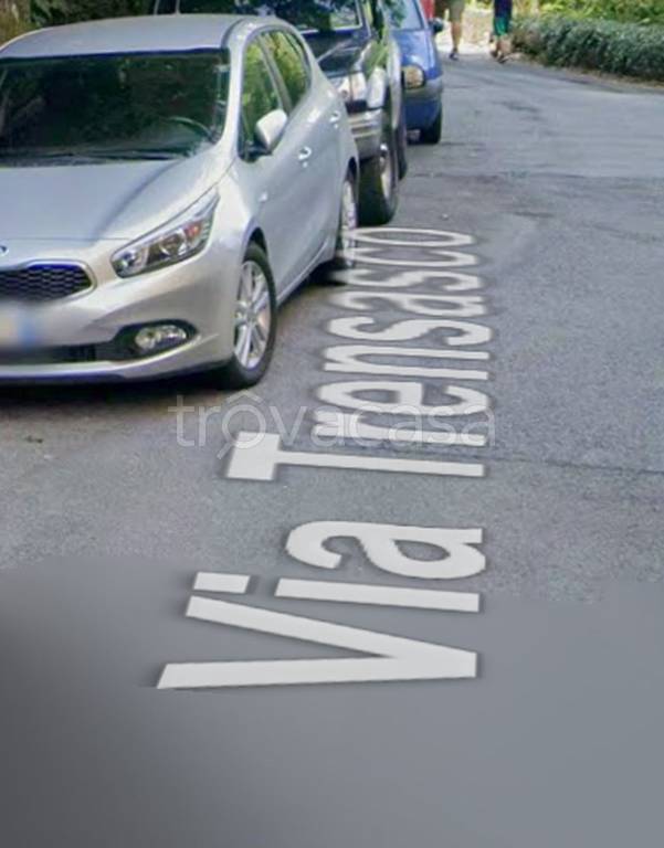 locale commerciale in vendita a Genova in zona Molassana