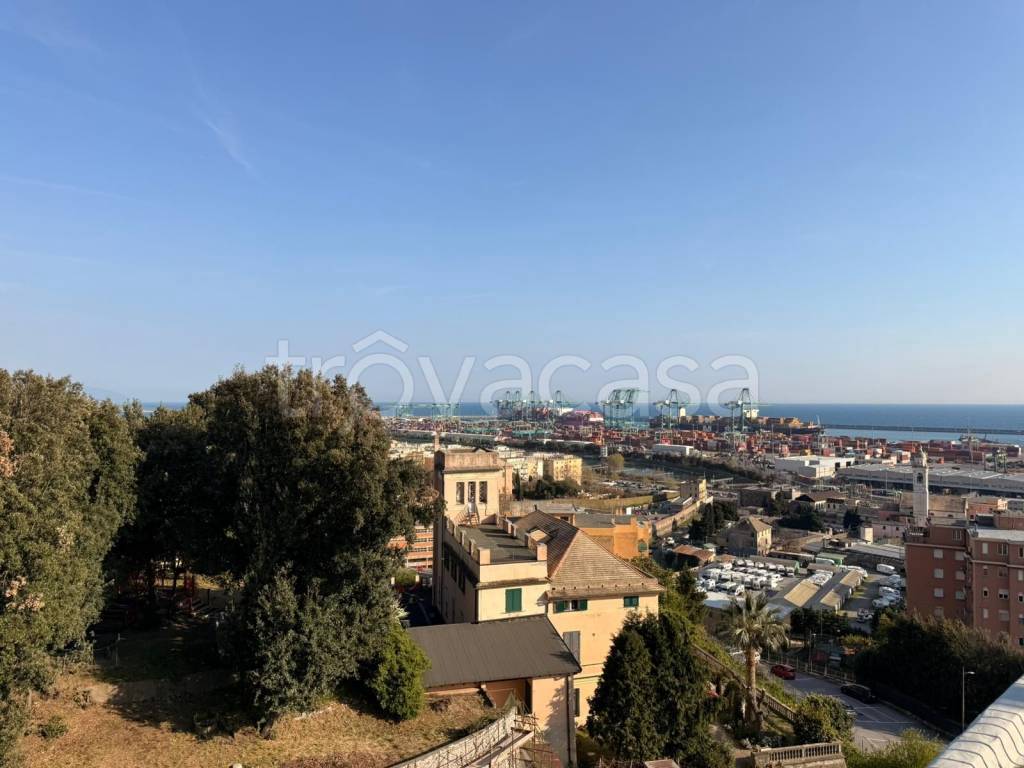 appartamento in vendita a Genova in zona Palmaro / Pra'